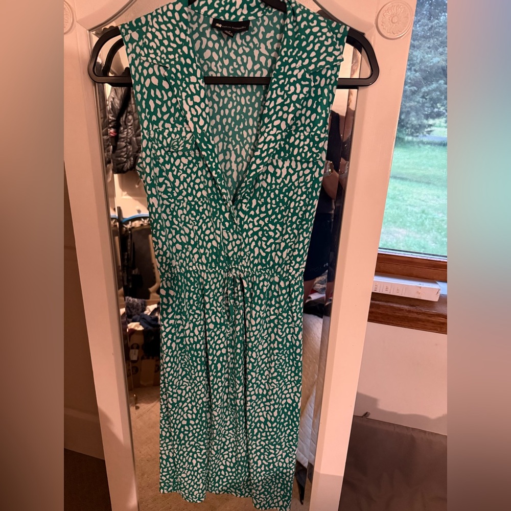 Valerie Bertinelli Dress. Size 4 White Green Sleeveless Geometric Leopard Print